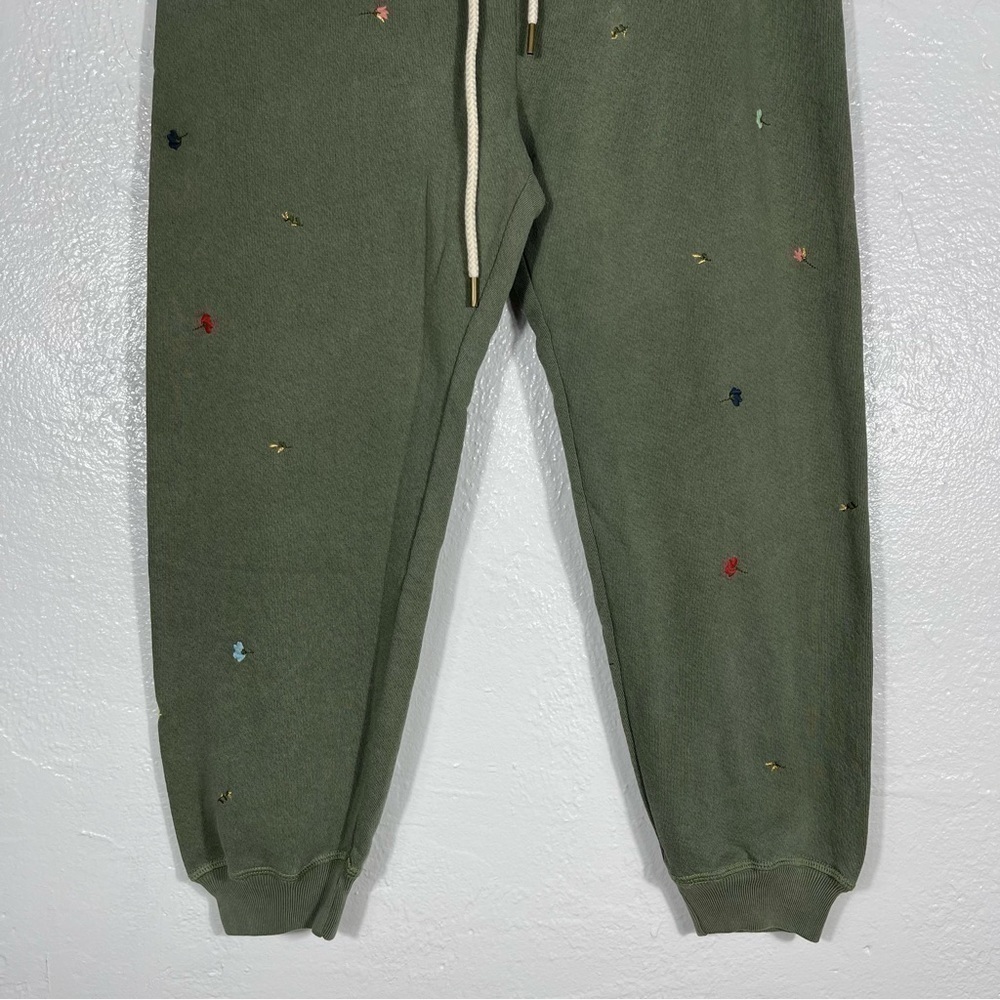 THE GREAT. The Cropped Sweatpants With Tossed Floral Embroidery in Army Sz-3 = L - Picture 5 of 10